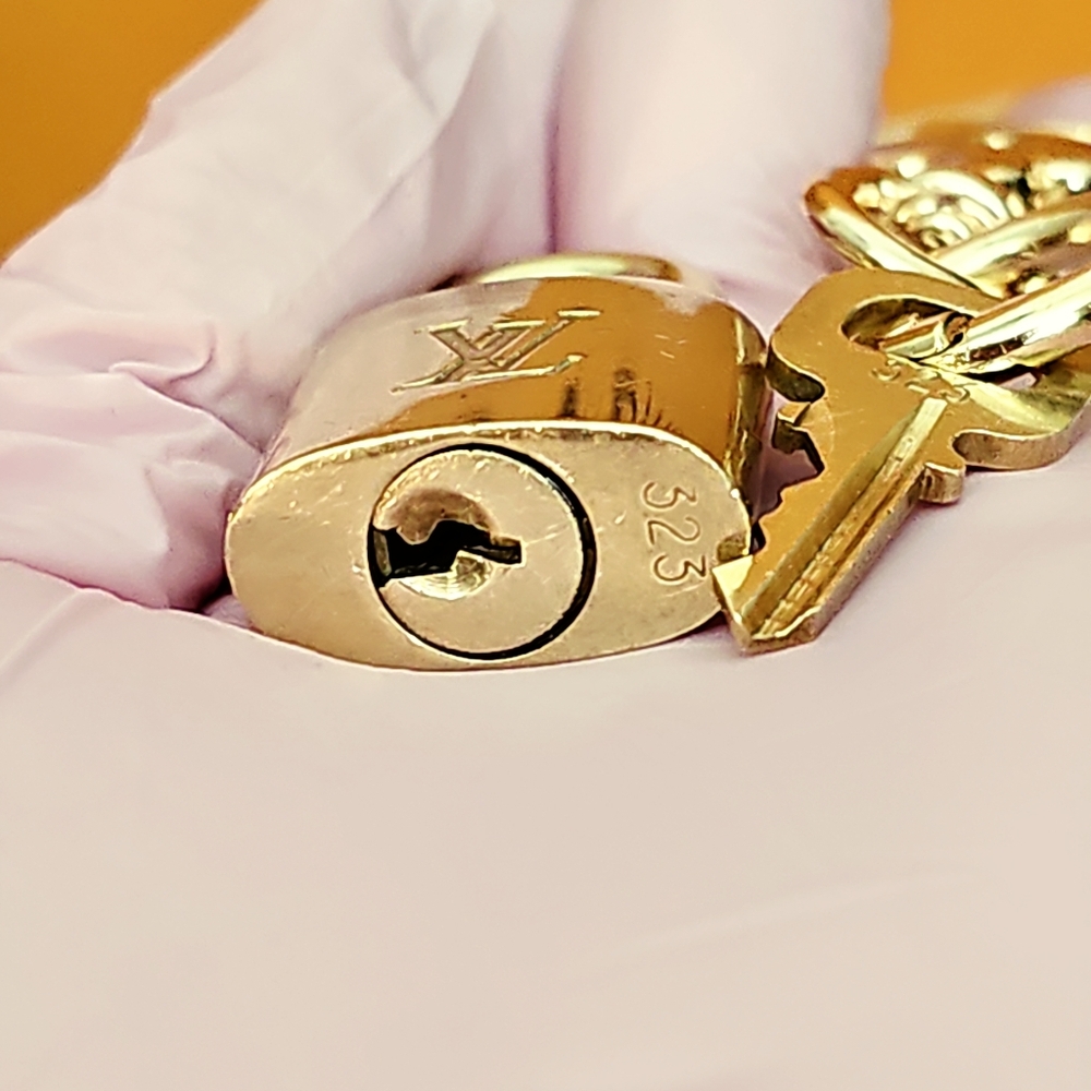 Louis Vuitton Gold Key with Lock - Picture 3 of 8